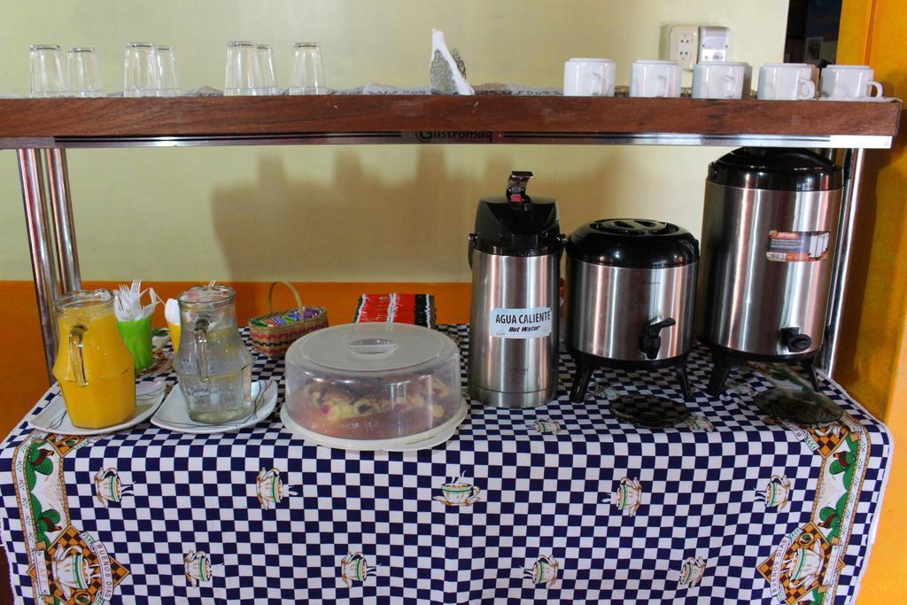 Residencial Noelia Hostel Puerto Iguazu Ngoại thất bức ảnh