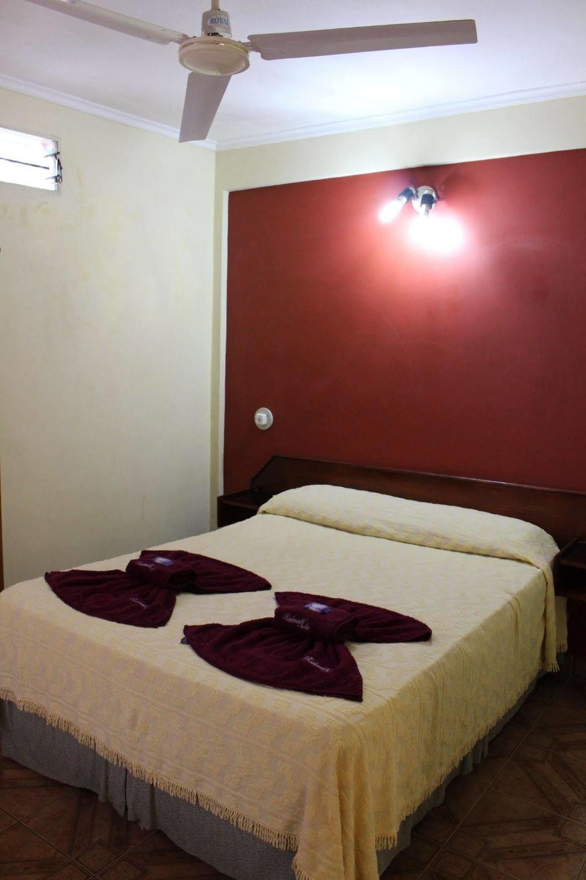 Residencial Noelia Hostel Puerto Iguazu Ngoại thất bức ảnh
