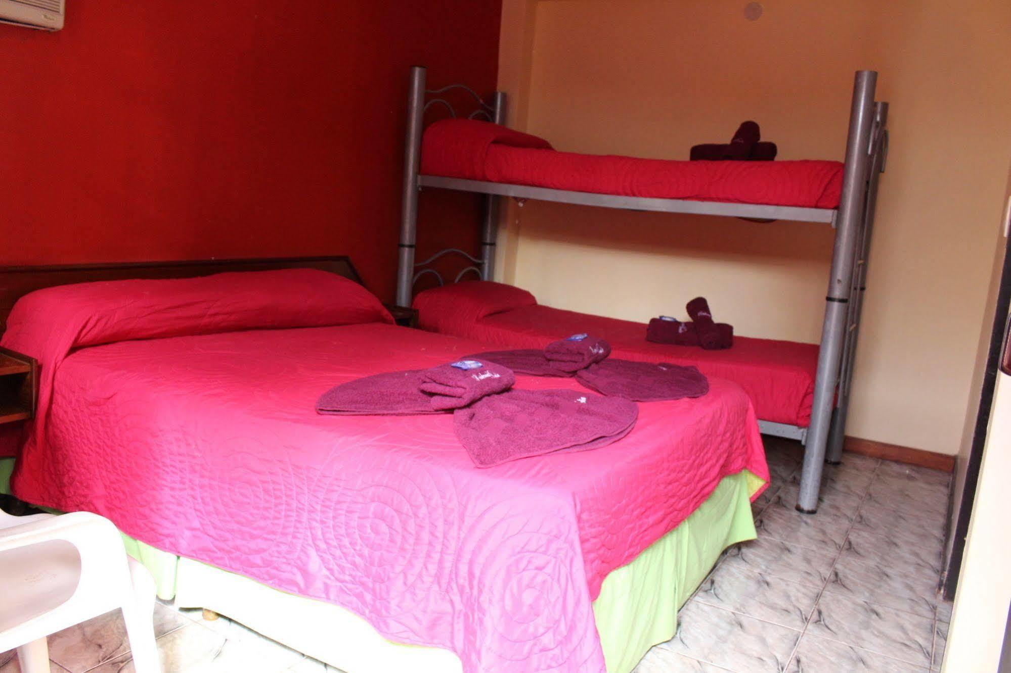 Residencial Noelia Hostel Puerto Iguazu Ngoại thất bức ảnh
